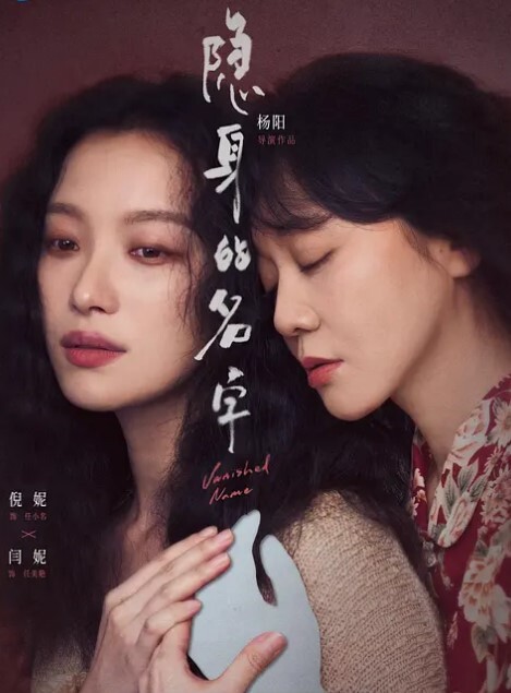 最火家庭摄像头儿子脱掉妈妈内裤看看逼长啥样 - 粉嫩小湿妹海报