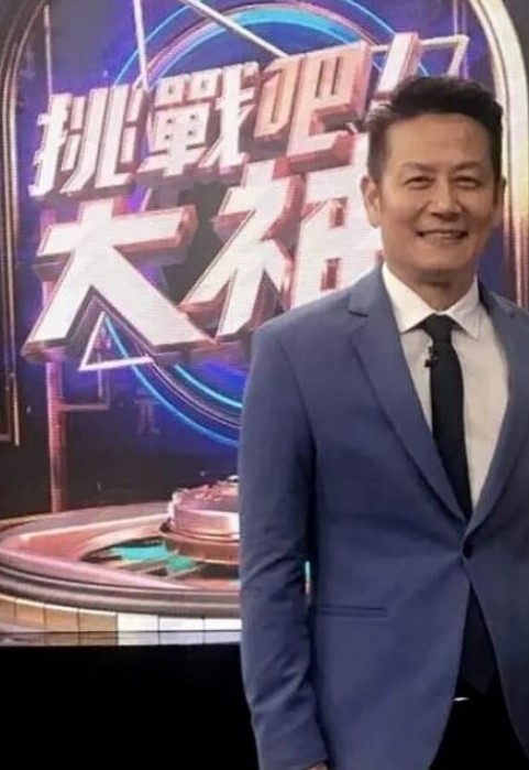 台湾情侣自拍眼镜哥和漂亮女友啪啪 - 粉嫩小湿妹海报